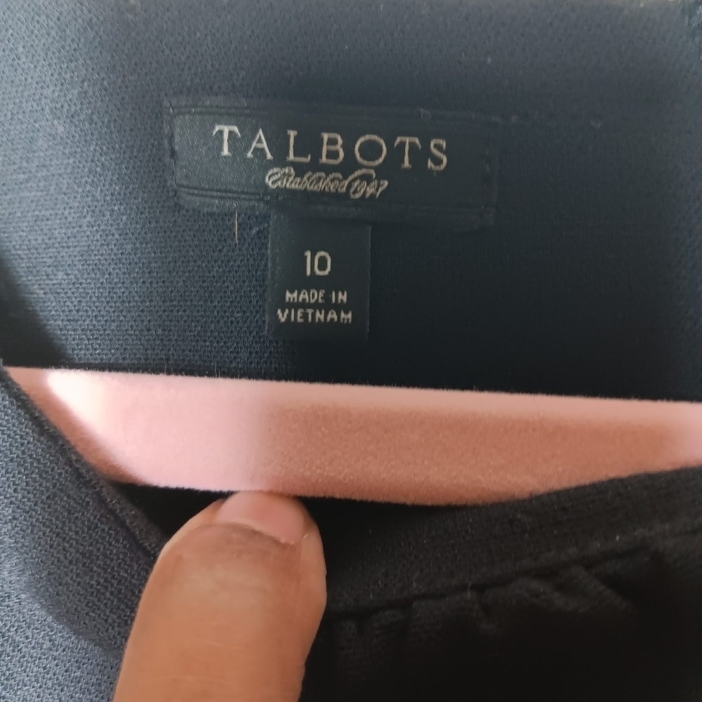 Talbots little black sleeveless dress. Lined. Back zipper. Knee length. Size 10 - Picture 3 of 5